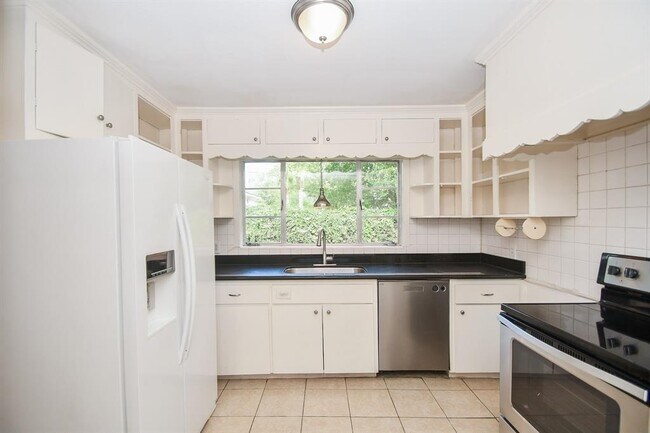 Building Photo - 1911 Wyndale St