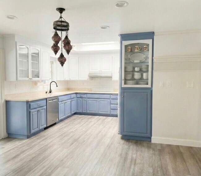 Building Photo - 20254 Meadowlark Dr