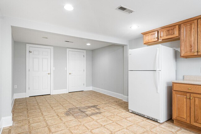 Building Photo - 545 Montgomery St