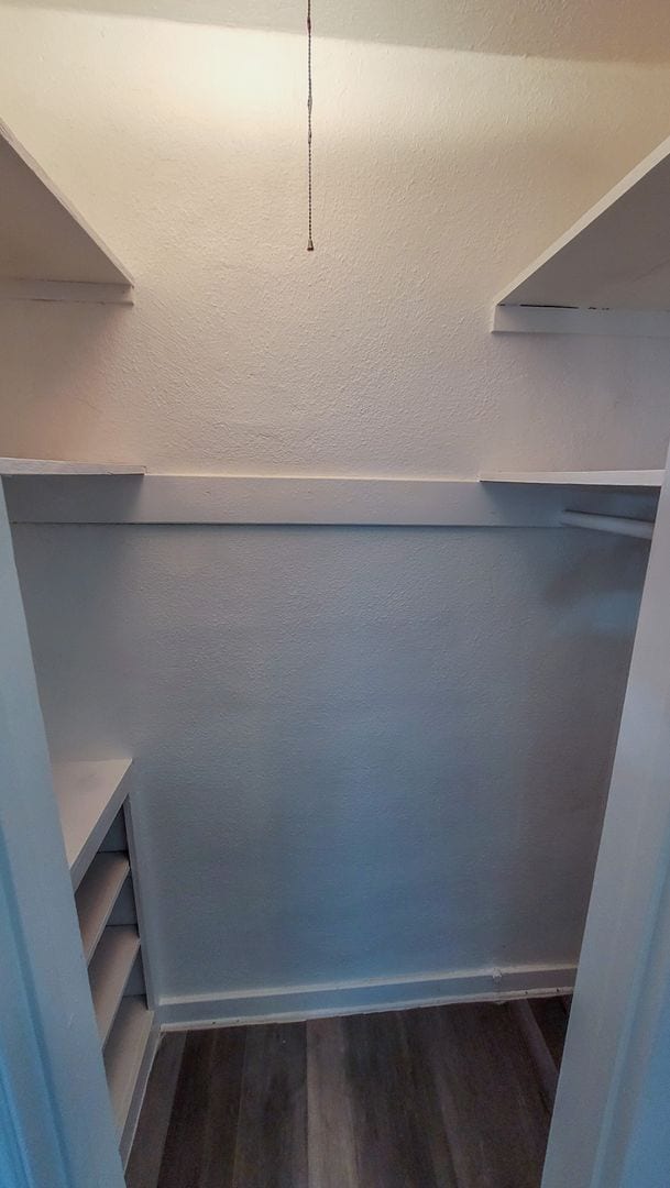 Building Photo - Large 3 Bedroom 2 Bath Front House!