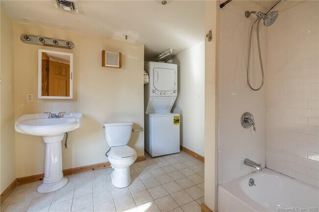 Building Photo - 325 Myrtle Ave