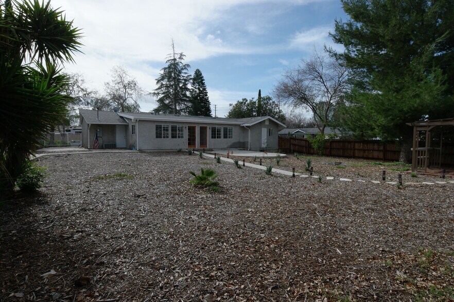 Building Photo - 611 Calle Pensamiento