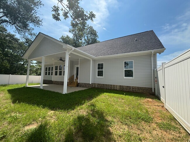 Building Photo - 645 Glensford Dr