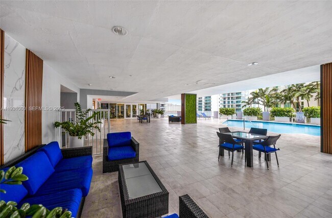 Building Photo - 170 SE 14th St