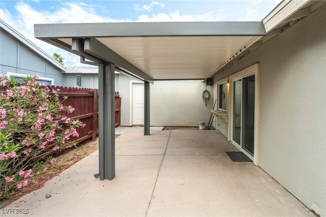Building Photo - 5951 Via La Contera Dr