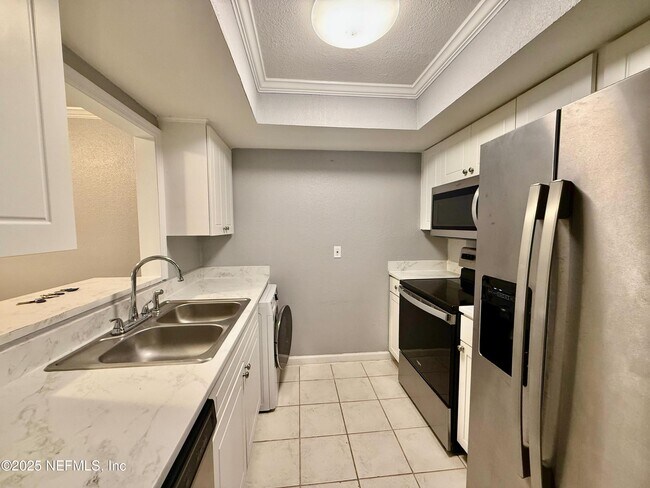 Building Photo - 3919 Bell Tower Dr