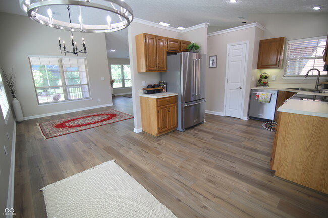 Building Photo - 730 High Dr
