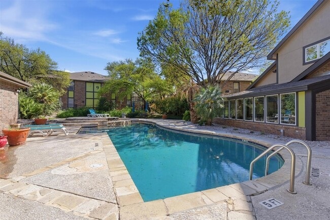 Building Photo - 7685 Northcross Dr