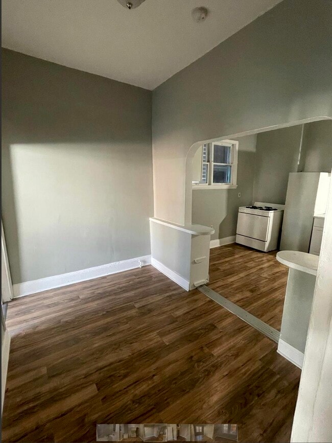 Building Photo - 541 27th St