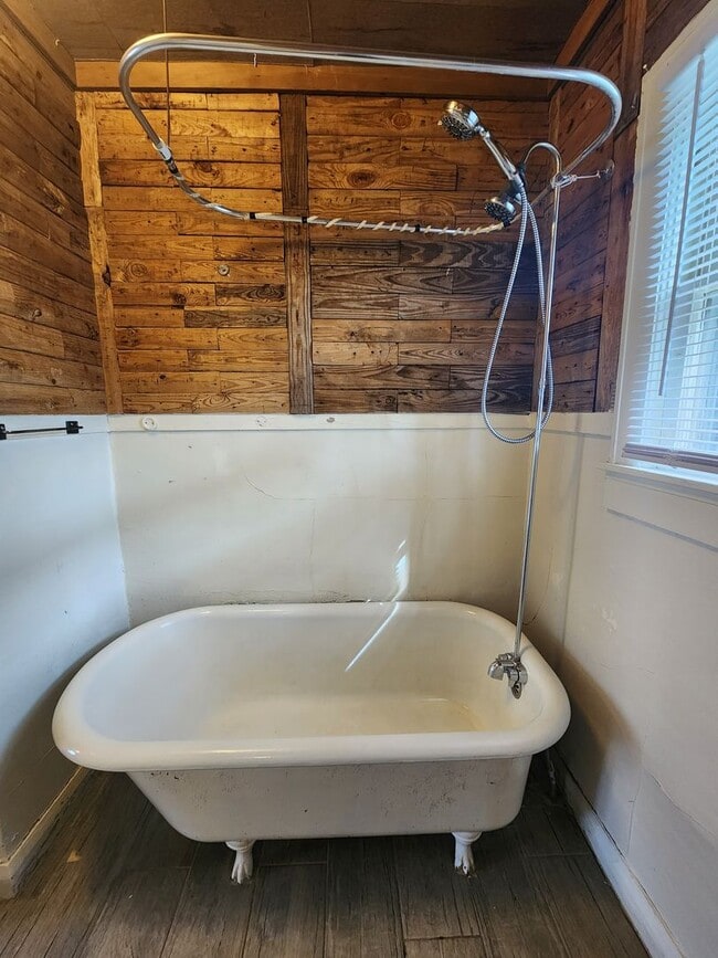 Building Photo - 2 bed 1 bath in Shawnee