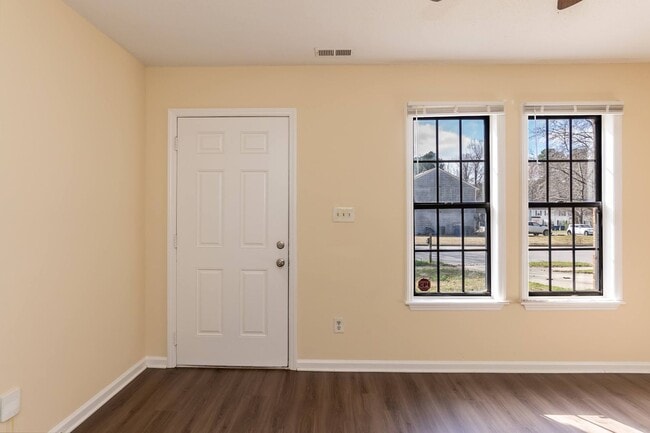 Building Photo - Move In Ready Two Bedroom Home!