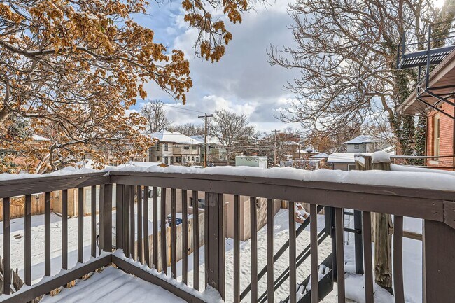 Building Photo - Beautiful 3-bedroom/2 bath unit in an Updated Victorian home in City Park! All utilities included...