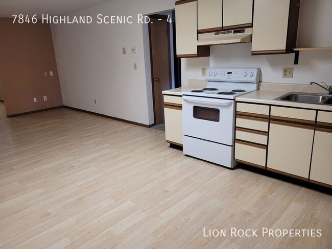Primary Photo - 7846 Highland Scenic Dr