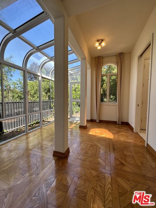 Building Photo - 623 Palisades Ave