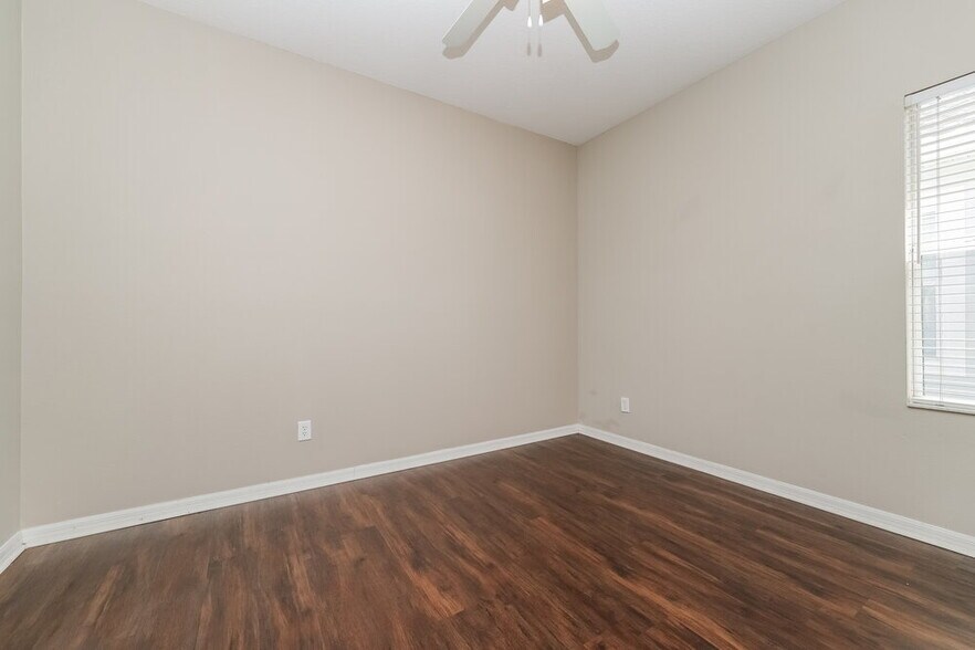 Building Photo - 6816 Surrey Oak Dr