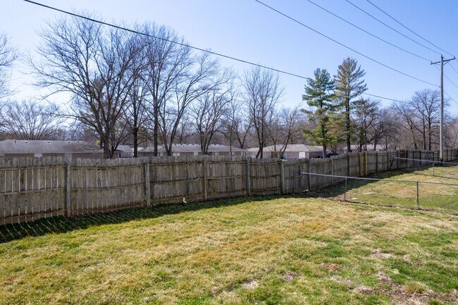 Building Photo - 4306-4308-4308 Cheryl Ct