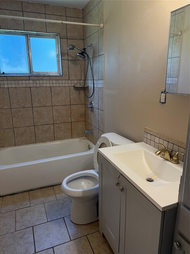 Building Photo - 7301 Hummingbird Ln