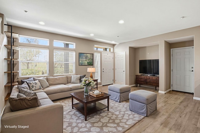 Building Photo - 837 Font-