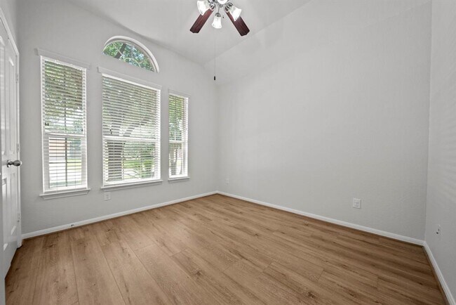 Building Photo - 1055 Forest Haven Ct
