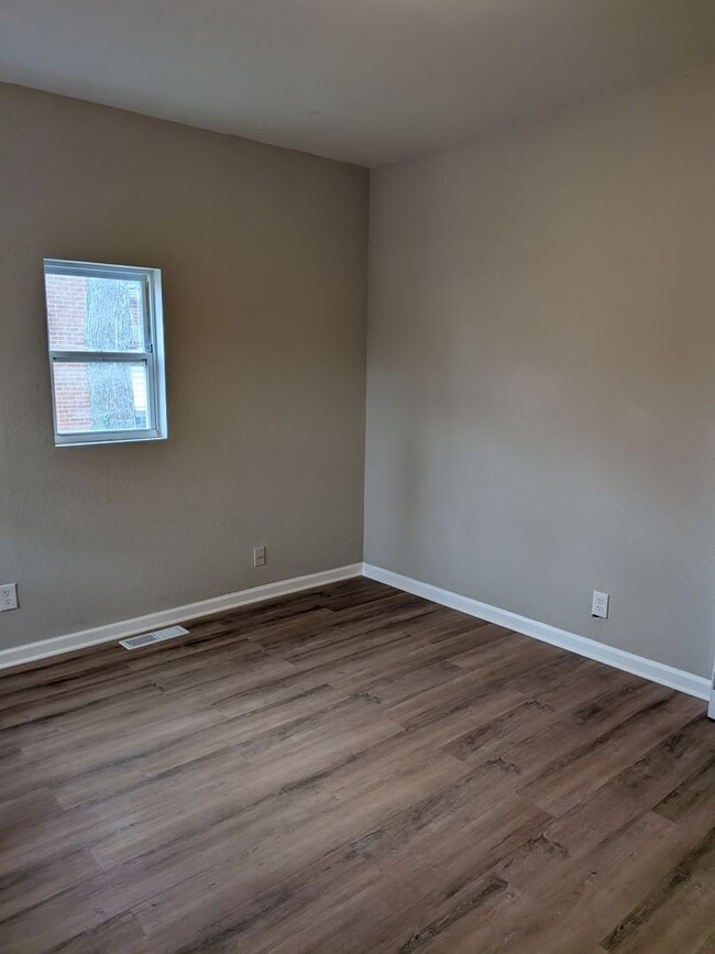 Building Photo - Cool 3 bed 2 bath House in Jeff City