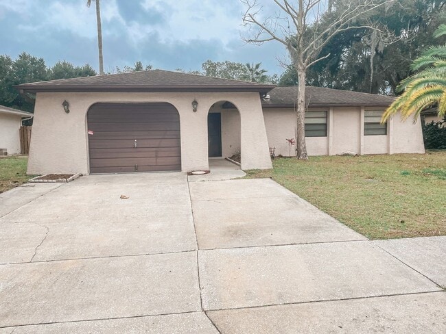 Building Photo - Beautifully updated 2/2, Available Now!