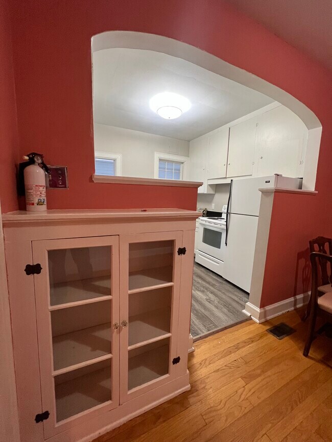 Building Photo - 815 W Johnson St