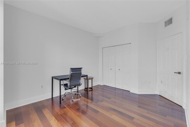 Building Photo - 1155 Brickell Bay Dr