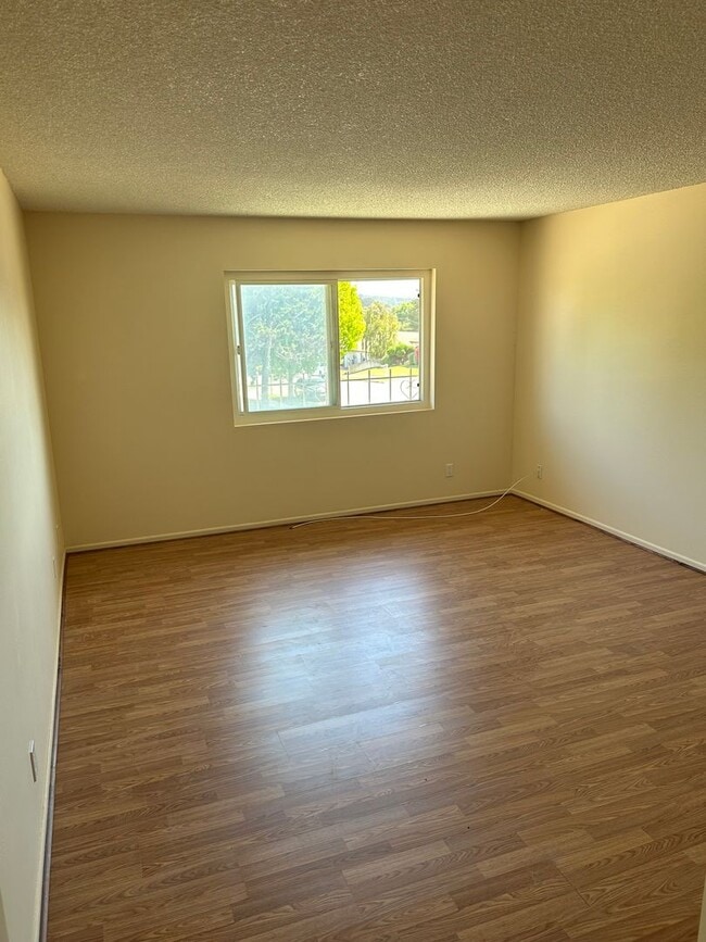 Building Photo - 4 Bedroom 2 Bath Home in Orcutt