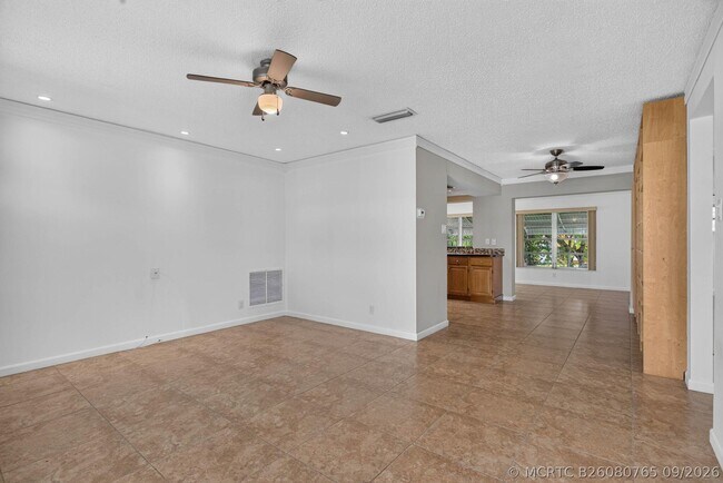 Building Photo - 1010 NW 72nd Terrace