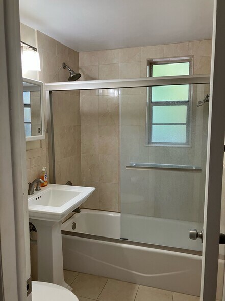 Building Photo - 5590 SW 78th St
