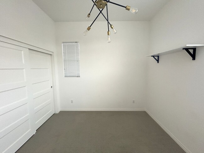 Building Photo - POWELL WAY UNIT 104 CORONA 92883  (3 BED / 2.5 BATH)