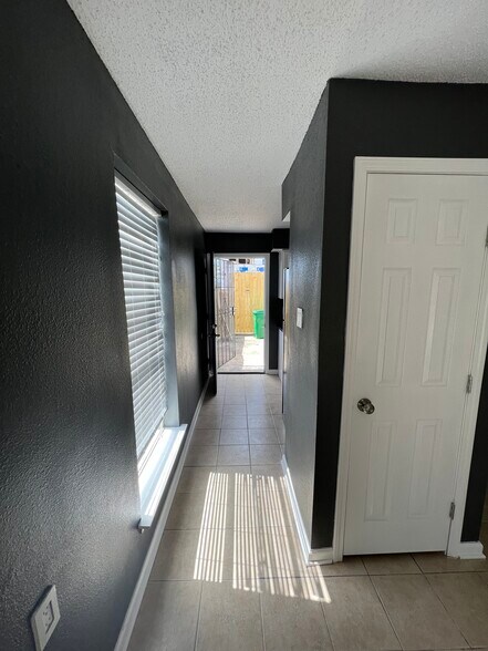 Building Photo - 520 Revere Dr