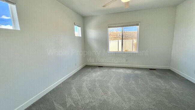 Building Photo - 5782 Saddle Skirt St