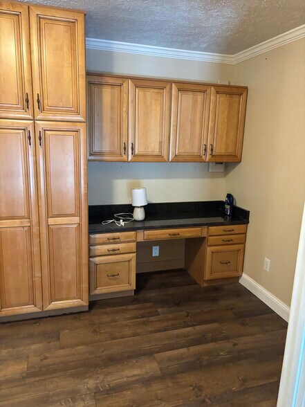Building Photo - 303 Foxridge Dr