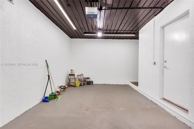 Building Photo - 10639 SW 113th Pl