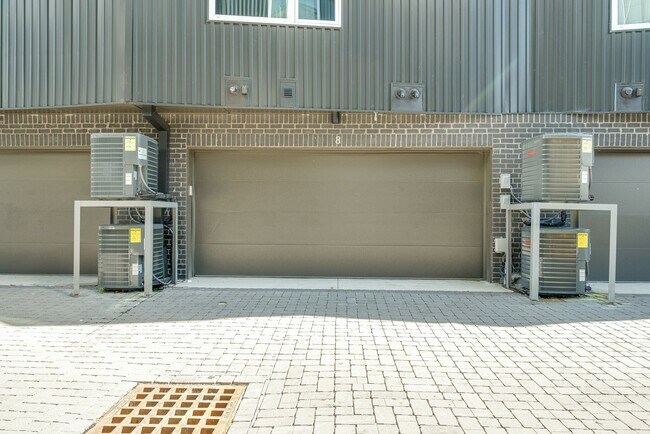 Building Photo - 2910 Felicia St