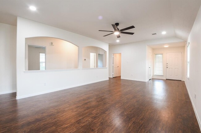 Building Photo - 6226 El Granate Dr