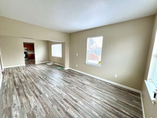 Building Photo - Beautifully Renovated 3 Bedroom Apartment on the 2nd Floor