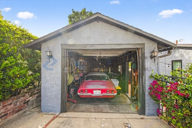 Building Photo - 4139 W Ave 42