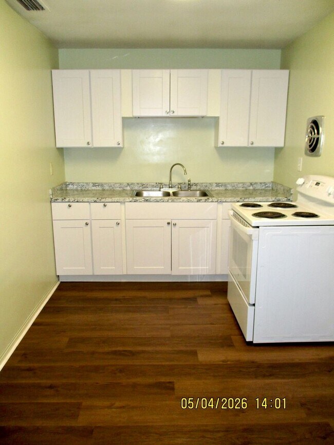 Building Photo - Charming 3 bedroom 1 bathroom Daytona Beach