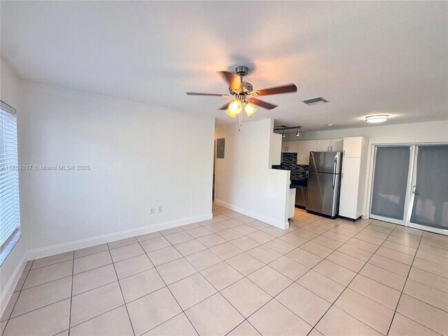 Building Photo - 1400 N 70th Way