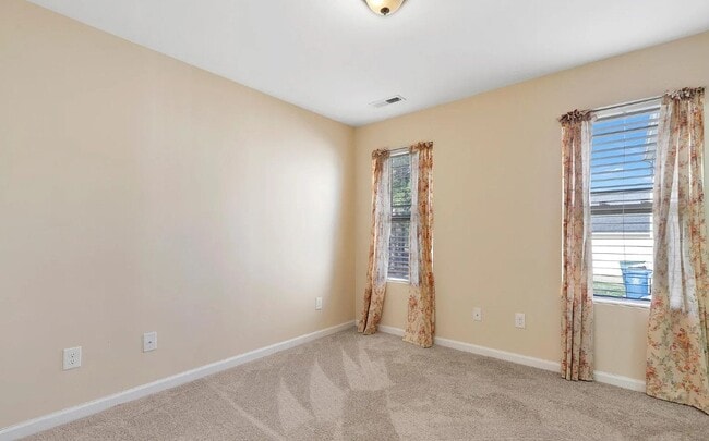 Building Photo - 1732 Great Bend Dr