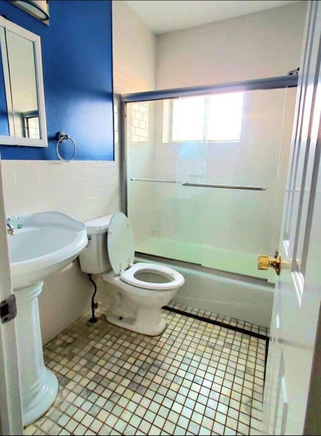 Building Photo - 15 Victory St