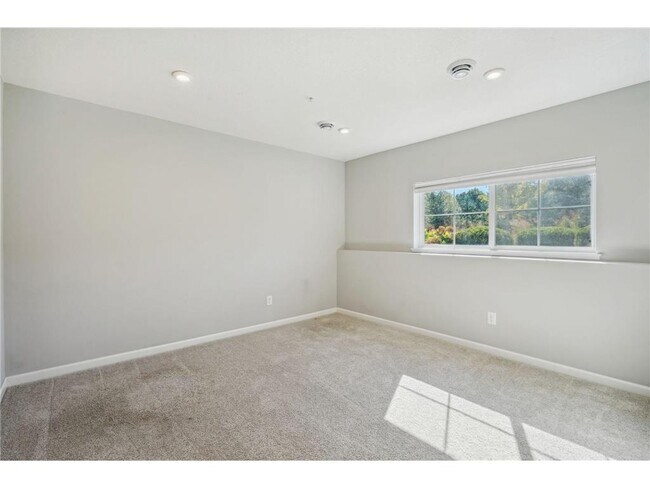 Building Photo - 6993 Huckleberry Dr