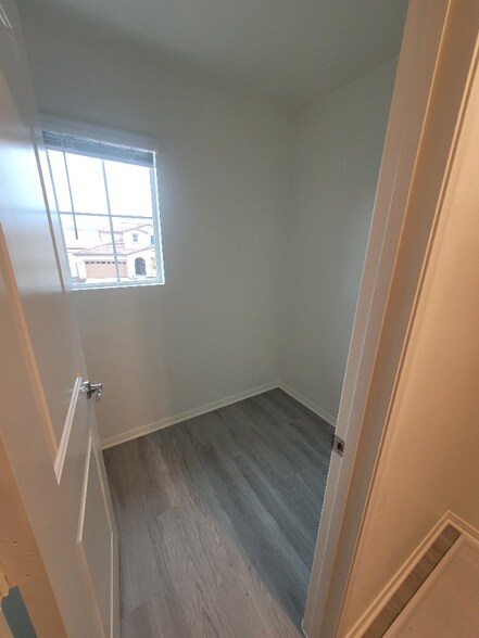 Building Photo - 28410 Pinon Ct