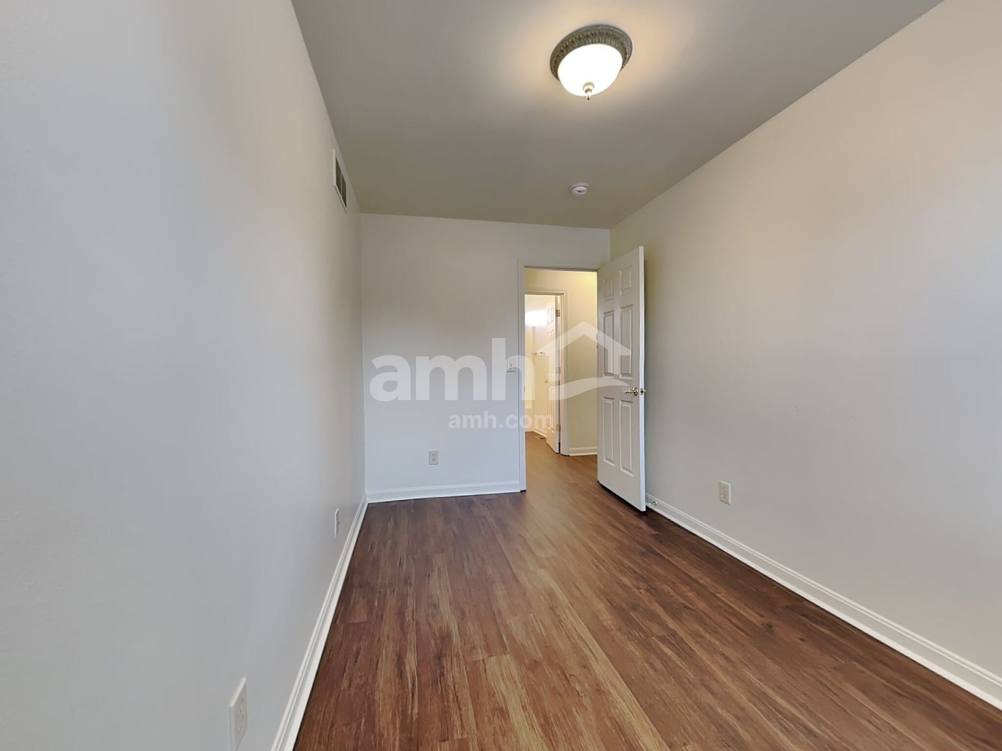 Building Photo - 8400 Woodcreek Dr