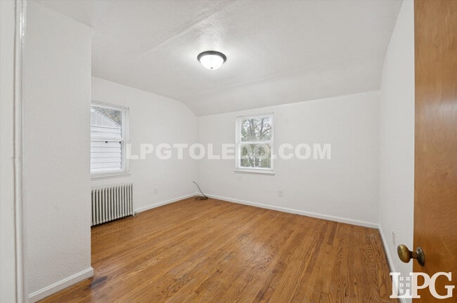 Building Photo - 606 W Poinsetta Ave