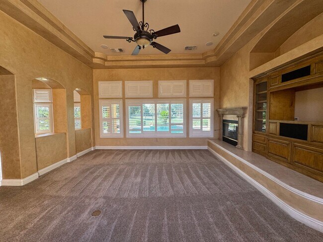 Building Photo - Executive Seven Oaks Grand Island MOVE IN ...