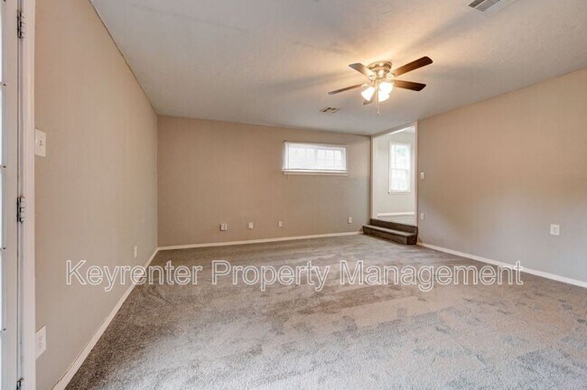 Building Photo - 220 W Jacobs Dr