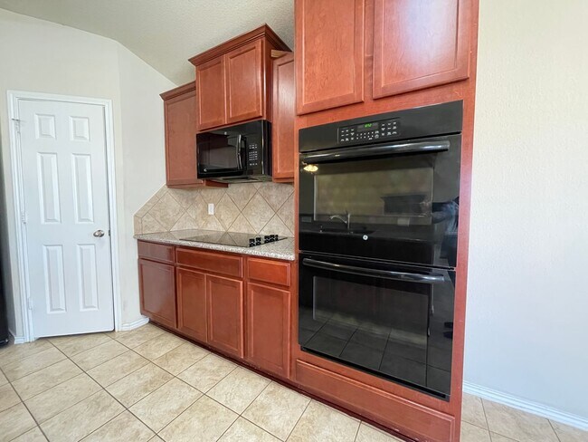 Building Photo - 4-Bedroom House for Rent in Killeen - *Get 1/2 off one month of rent!*